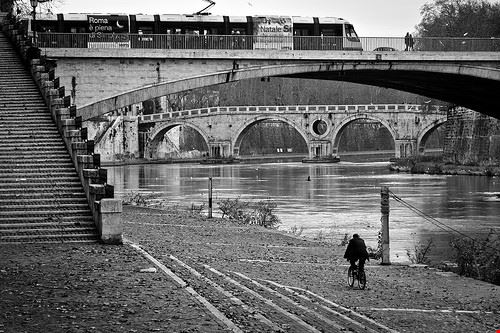 Estate sul lungotevere - Antonio_Trogu - Antonio_Trogu - Attribution-NonCommercial-NoDerivs (http://creativecommons.org/licenses/by-nc-nd/2.0/)