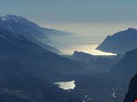  passeggiare in riva al lago