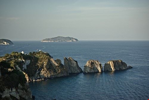 Palmarola e Zannone Isola di Ponza ghirolfo53 - Attribution-NonCommercial-ShareAlike (http://creativecommons.org/licenses/by-nc-sa/2.0/) ghirolfo53