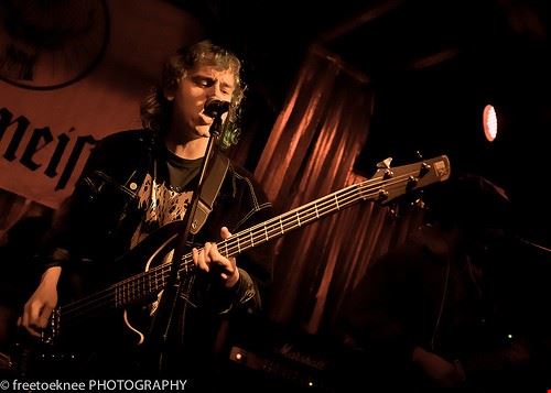  Paris freetoeknee - Attribution-NonCommercial-ShareAlike (http://creativecommons.org/licenses/by-nc-sa/2.0/) freetoeknee