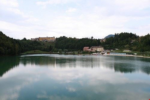 Lago di Lavarone - alemaxale - alemaxale - Attribution License (http://creativecommons.org/licenses/by/2.0/)