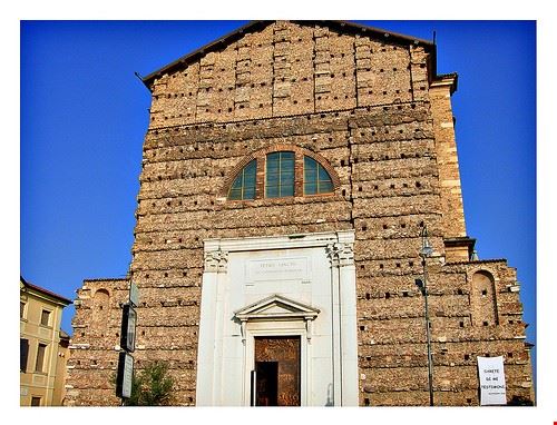 Chiesa San Pietro Apostolo - alessandraelle - alessandraelle - Attribution-NoDerivs (http://creativecommons.org/licenses/by-nd/2.0/)
