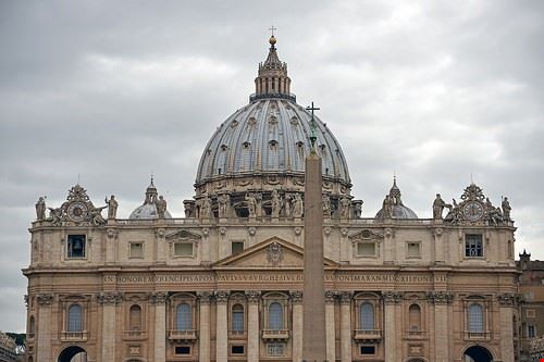 St Peter's Basilica Rome HBarrison - Attribution-ShareAlike License (http://creativecommons.org/licenses/by-sa/2.0/) HBarrison