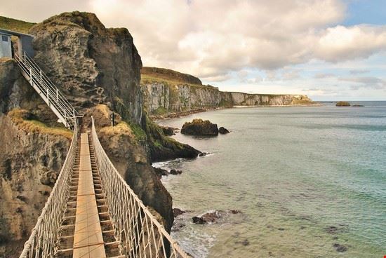  Il ponte sospeso che collega Carrick Island a Ballintoy CC BY 2.0 