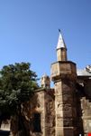 Una Chiesa dietro a una Moschea