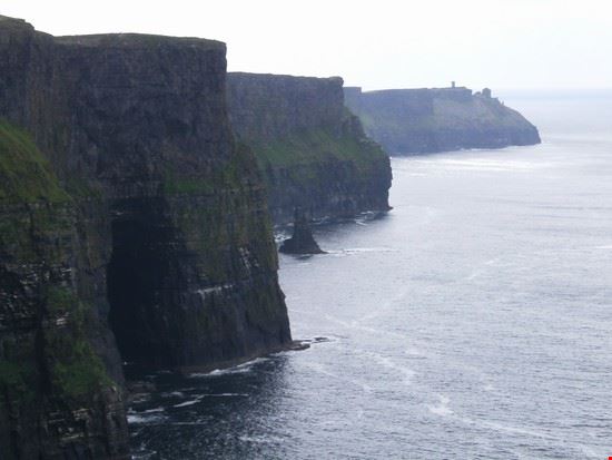Cliffs of Moher Stupende scogliere a picco sul mare, le più famose d'Irlanda.  