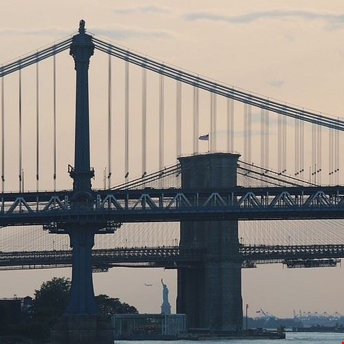 The Brooklyn Bridge New York JeffreyPutman - Attribution-NonCommercial-ShareAlike (http://creativecommons.org/licenses/by-nc-sa/2.0/) JeffreyPutman