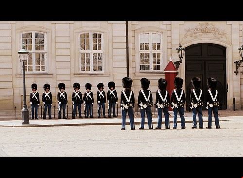 Cambio della guardia al Palazzo Reale Copenaghen Marionzetta - Attribution-NonCommercial-ShareAlike (http://creativecommons.org/licenses/by-nc-sa/2.0/) Marionzetta