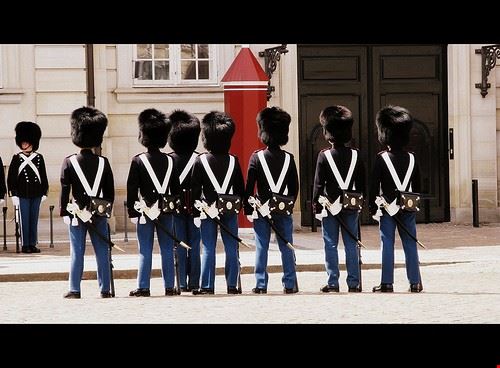 Cambio della guardia al Palazzo Reale Copenaghen Marionzetta - Attribution-NonCommercial-ShareAlike (http://creativecommons.org/licenses/by-nc-sa/2.0/) Marionzetta