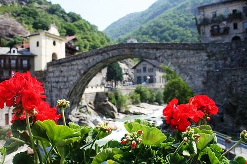 Ponte di pietra Aosta b.roveran - Attribution License (http://creativecommons.org/licenses/by/2.0/) b.roveran