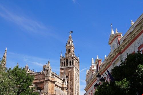 Giralda Tower Seville tseyin - Attribution-NonCommercial (http://creativecommons.org/licenses/by-nc/2.0/) tseyin