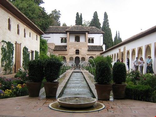 Alhambra Granada borshop - Attribution License (http://creativecommons.org/licenses/by/2.0/) borshop