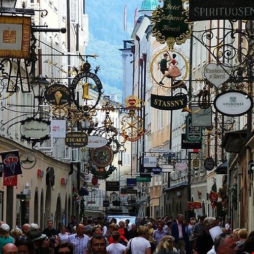 Getreidegasse Salisburgo 3www - Attribution-NonCommercial-ShareAlike (http://creativecommons.org/licenses/by-nc-sa/2.0/) 3www