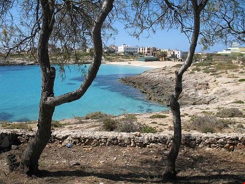 Cala Guitgia - island of volcanoes - island of volcanoes - Attribution License (http://creativecommons.org/licenses/by/2.0/)