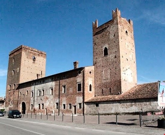  Castello di Salizzole - XII secolo  