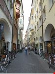  passeggiata sotto i portici