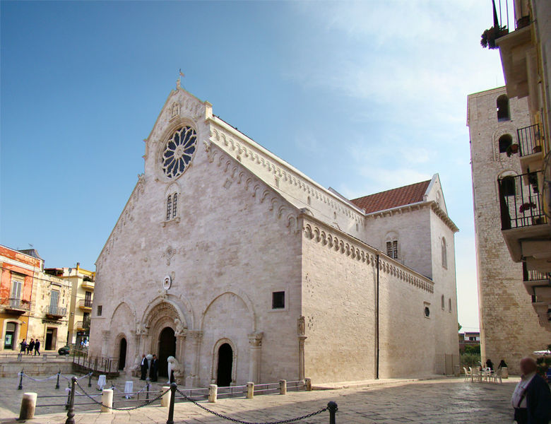 780px-Puglia_Ruvo_tango7174