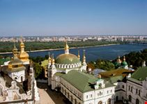 Kiev-Pechersk Lavra con il panorama della zona residenziale