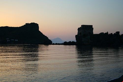 Isola di Dino Maratea Gianpietro83 - Attribution-NonCommercial-ShareAlike (http://creativecommons.org/licenses/by-nc-sa/2.0/) Gianpietro83