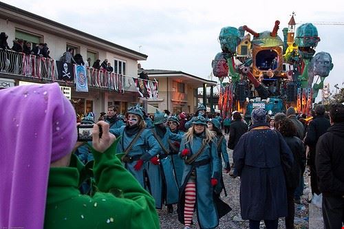 Doppio Carnevale a Grado Grado LucatraversA - Attribution-NonCommercial-ShareAlike (http://creativecommons.org/licenses/by-nc-sa/2.0/) LucatraversA