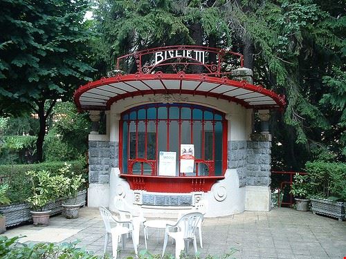  San Pellegrino Terme Piano Piano! - Attribution License (http://creativecommons.org/licenses/by/2.0/) Piano Piano!