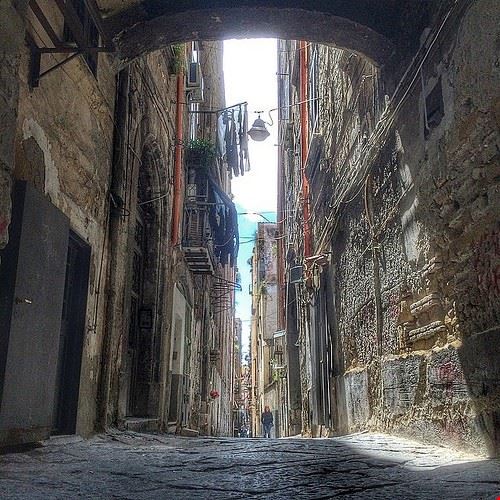 Spaccanapoli  Naples @gluca - Attribution-NonCommercial (http://creativecommons.org/licenses/by-nc/2.0/) @gluca