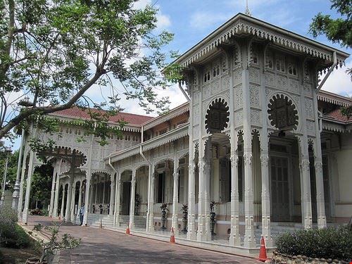 Vimanmek Mansion Bangkok Jin-in-uk - Attribution-NonCommercial (http://creativecommons.org/licenses/by-nc/2.0/) Jin-in-uk