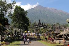  gunung agung
