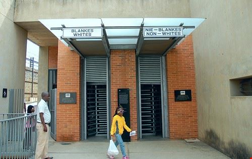  Johannesburg (Paolo) - Attribution-NonCommercial-ShareAlike (http://creativecommons.org/licenses/by-nc-sa/2.0/) (Paolo)