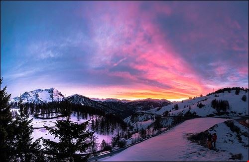 Sestriere Card - rifrazione - rifrazione - Attribution-NonCommercial-ShareAlike (http://creativecommons.org/licenses/by-nc-sa/2.0/)