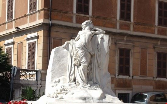Il Monumento della Bella Italia - Monumento Bella Italia di Bistolfi a Maderno
