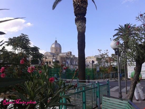  La chiesa di San Lorenzo vista dalla via Lungo Valle  