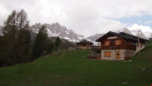 Rifugio Ciampedie - hydrojeno - hydrojeno - Attribution-NonCommercial-NoDerivs (http://creativecommons.org/licenses/by-nc-nd/2.0/)