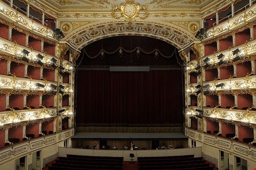 Teatro Municipale Valli Reggio Emilia lorenzog. - Attribution-NonCommercial-NoDerivs (http://creativecommons.org/licenses/by-nc-nd/2.0/) lorenzog.