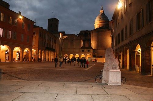 Piazza San Prospero - SergioBarbieri - SergioBarbieri - Attribution-ShareAlike License (http://creativecommons.org/licenses/by-sa/2.0/)