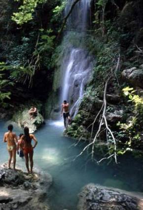 cascate a milopotamos sull'isola di kithira