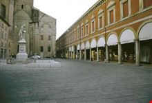 Piazza Galvani e l'Archininnasio