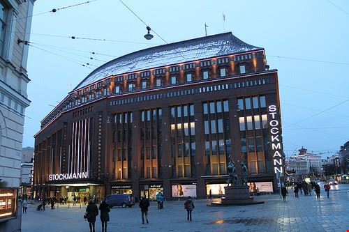 Itakeskus e Stockmann Helsinki hAl1927 - Attribution License (http://creativecommons.org/licenses/by/2.0/) hAl1927
