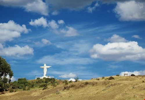 Cristo Blanco Cuzco Rainbowasi - Attribution-ShareAlike License (http://creativecommons.org/licenses/by-sa/2.0/) Rainbowasi