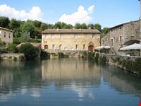 Bagno Vignoni - Piazza delle sorgenti