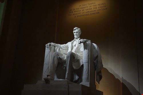 Lincoln Memorial - aa440 - aa440 - Attribution-NonCommercial-NoDerivs (http://creativecommons.org/licenses/by-nc-nd/2.0/)