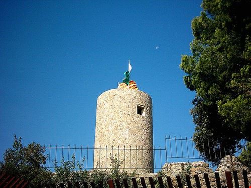 castello e dintorni - Manel - Manel - Attribution-NoDerivs (http://creativecommons.org/licenses/by-nd/2.0/)