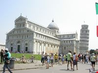 piazza dei miracoli pisa