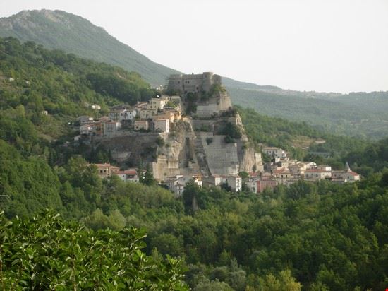 Castello di Cerro al Volturno Il castello ripreso in una fotografia scattata di recente  
