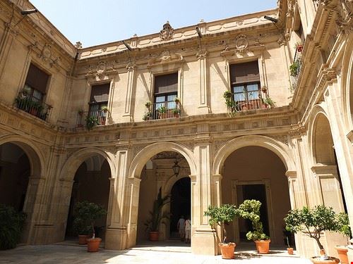 Palazzo Episcopale - albTotxo - albTotxo - Attribution-NonCommercial-ShareAlike (http://creativecommons.org/licenses/by-nc-sa/2.0/)