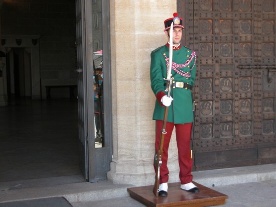 Guardia a Palazzo Pubblico