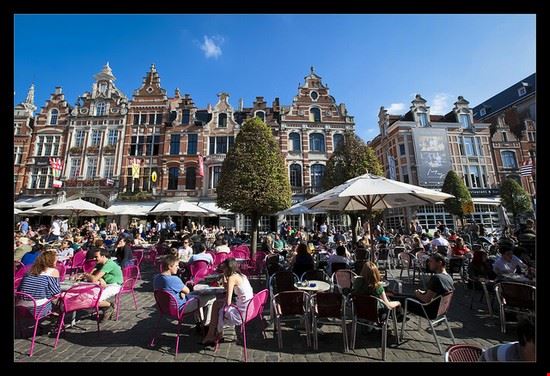 Lovanio Oude Markt ©Turismo Fiandre ©Turismo Fiandre