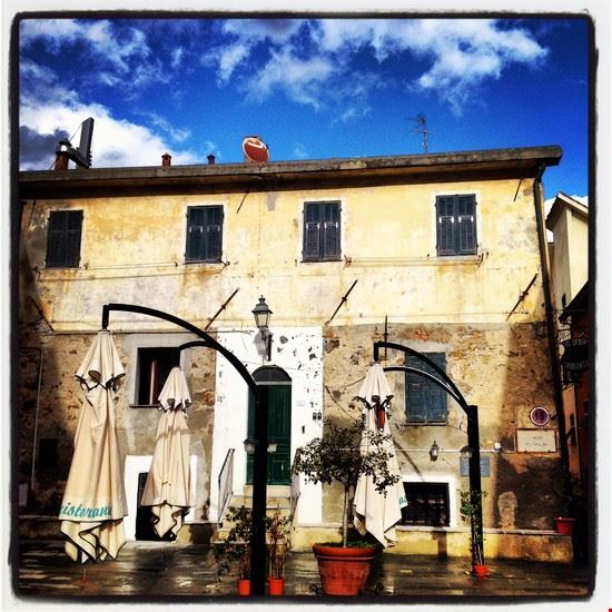  La piazzetta di San Lorenzo al mare  