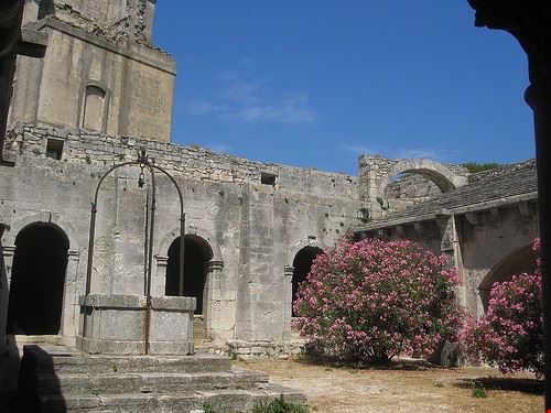 Abbazia di Montmajour - mante - mante - Attribution-NonCommercial-NoDerivs (http://creativecommons.org/licenses/by-nc-nd/2.0/)