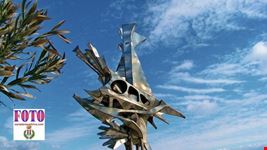 Galassiopea scultura in acciaio